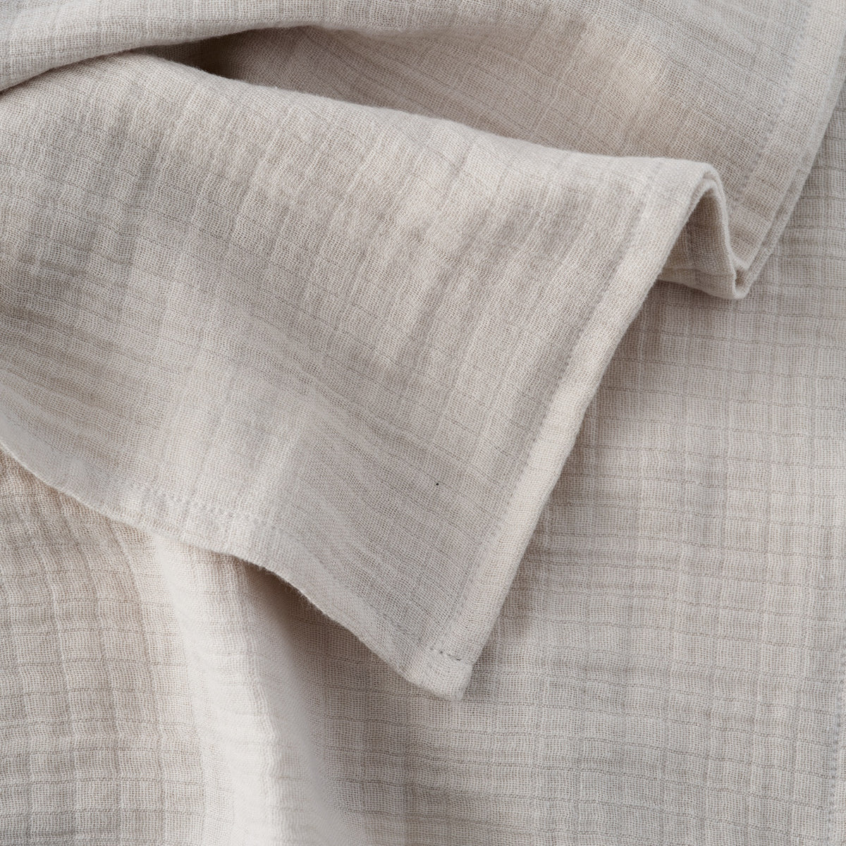 Oat organic cotton muslin, close-up