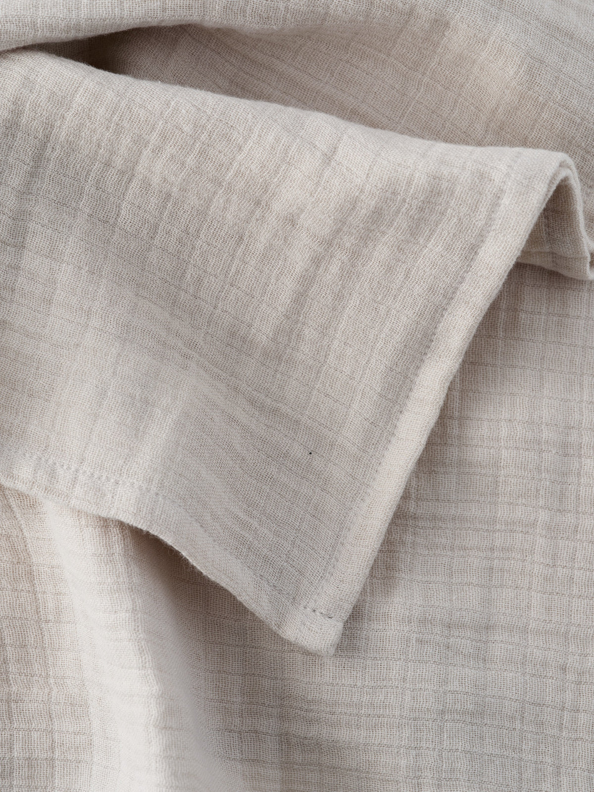 Close-up of Oat organic cotton muslin